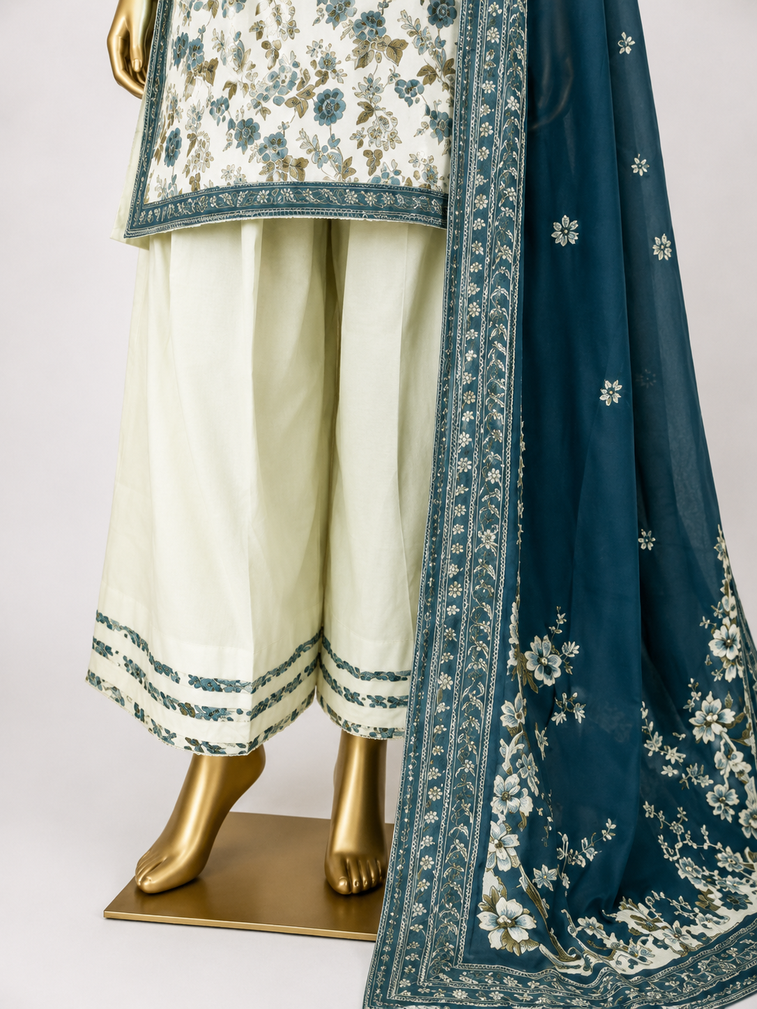 LAWN STICHED 3PC PRINTED  FARSHI SHALWAR ARICLE